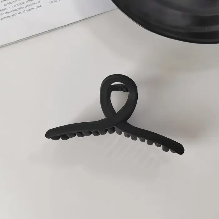 Pince à cheveux élégante noire géométrique en plastique pour femme