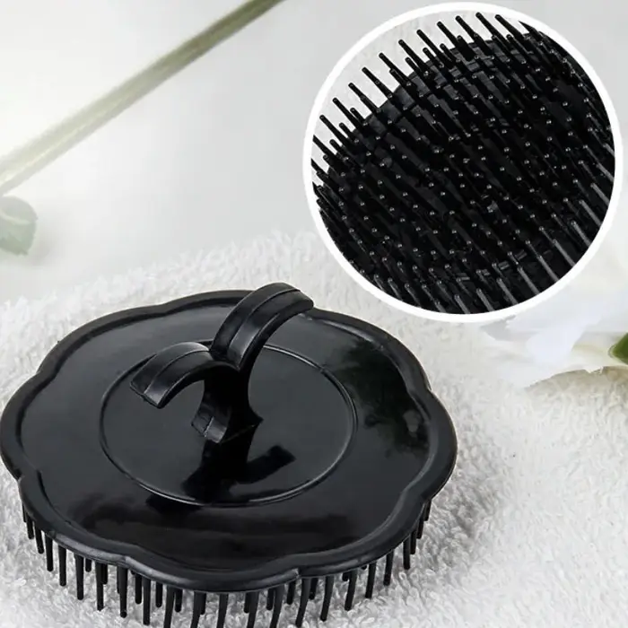 Brosse de massage et de lavage pour le cuir chevelu