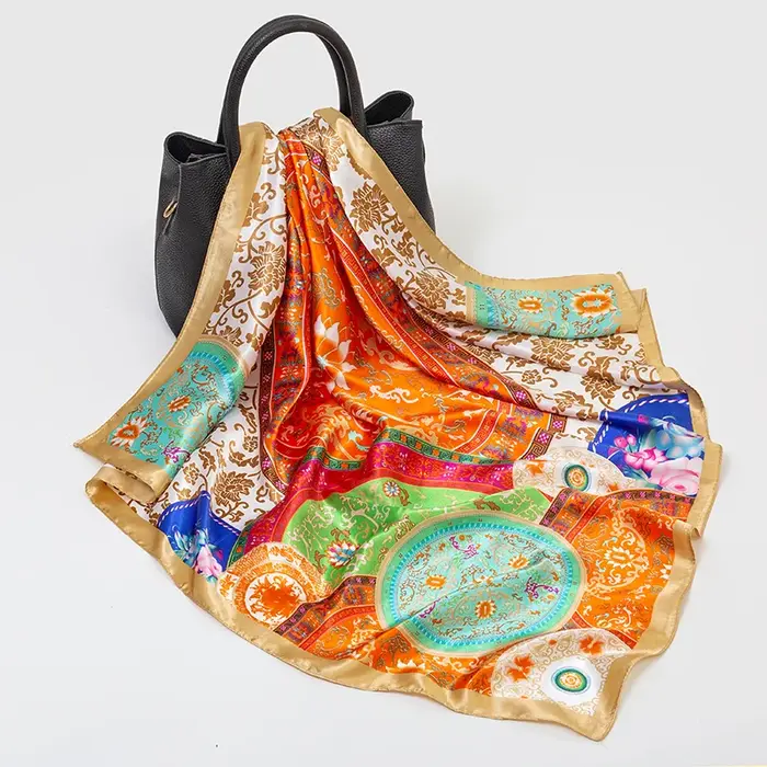 Foulard carré en soie pour femmes