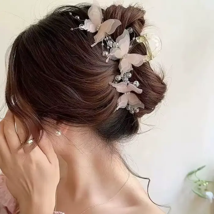 Pince à griffes papillon transparente bleu clair/rose | Pince à cheveux Fairycore en perles et str