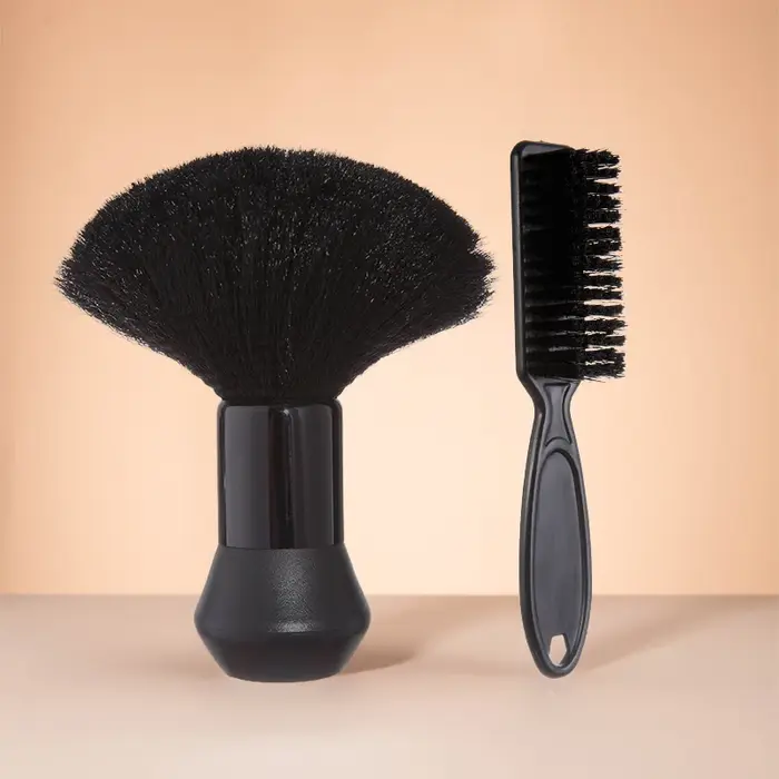 Coiffure brosse douce noir