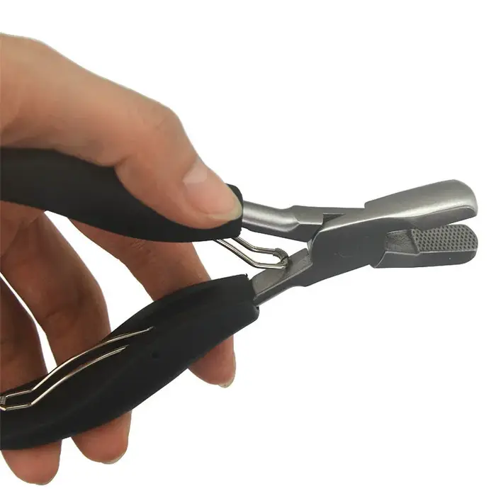 Pince noire de forme plate avec petites rainures, pince d'extension de cheveux pré-collée, 1 pièce