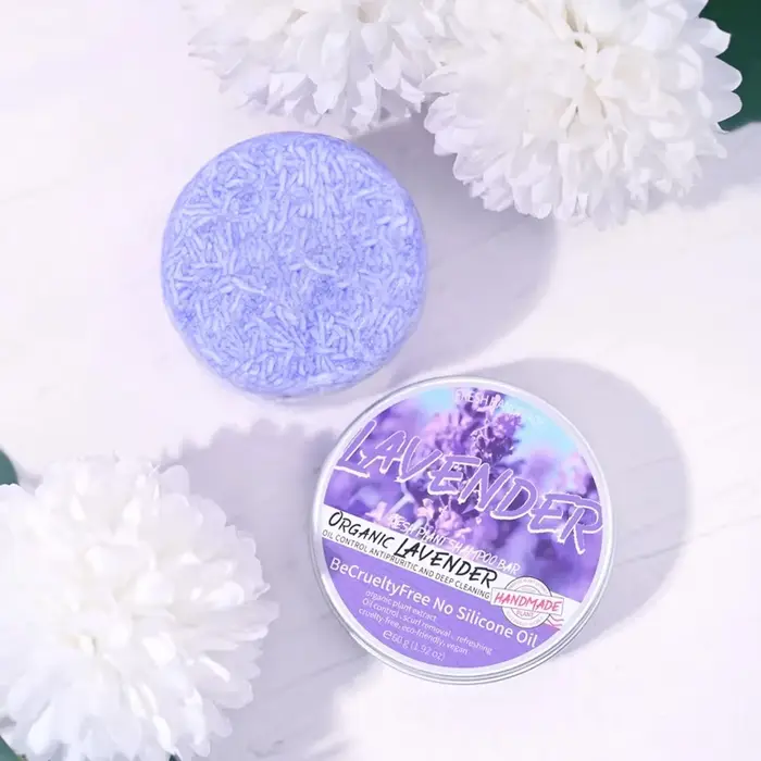 Le shampooing à la lavande est rafraîchissant