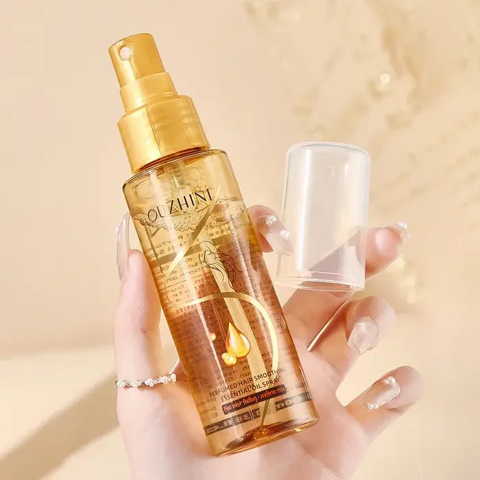 Le spray d'huile essentielle de soin capillaire nourrissant en profondeur peut augmenter la brillance et améliorer la